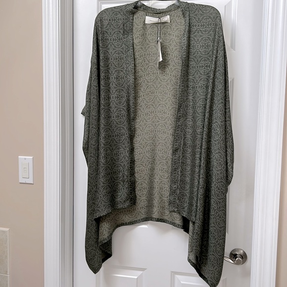 Treasure & Bond Jackets & Blazers - TREASURE & BOND One Size Ruana NWT